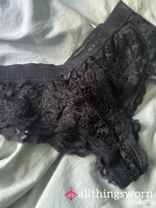 Obsidian Obedience – Black Lace With A Bite