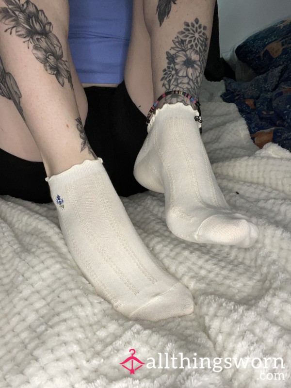 Off White Ankle Sock With Flower 🧦 48 Hours Wear