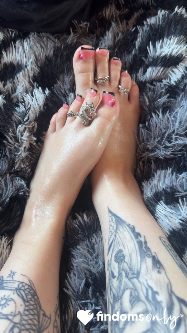 Oiled Up Feet Content