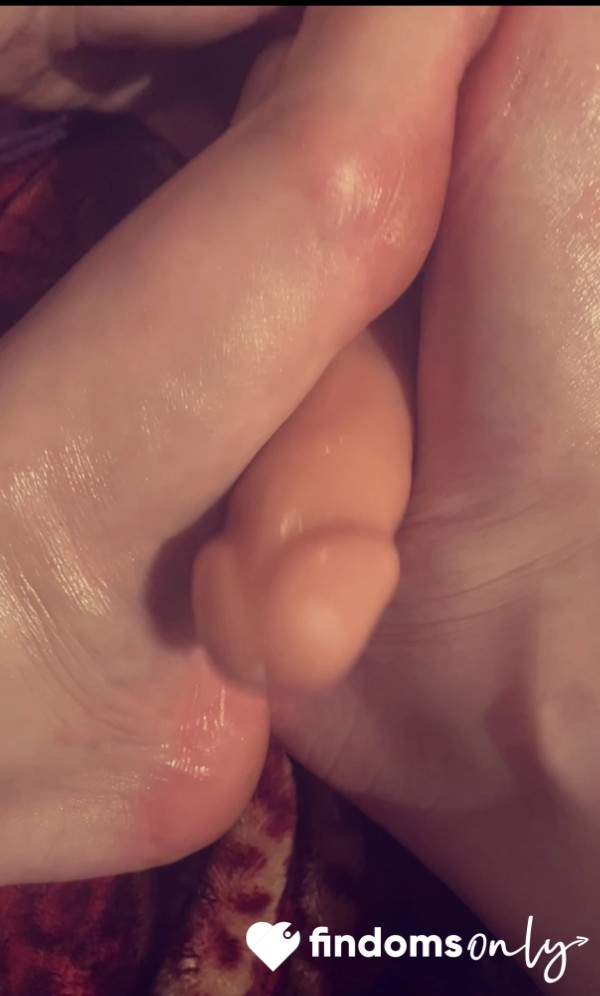 Oiled Up Pretty Feet F**king 💦 💧