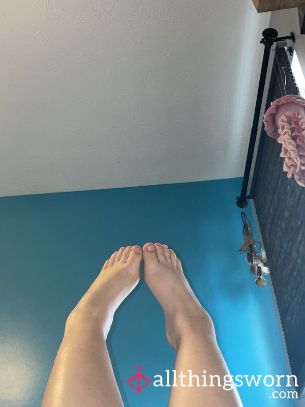 Oiling My Stinky, Dry Feet