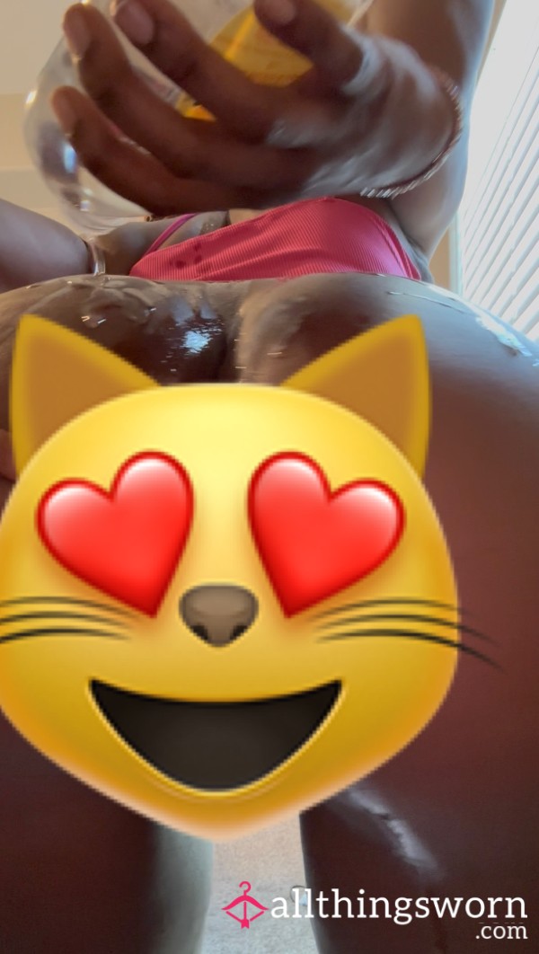 Oiled Booty Spread W/ Twerking🧴🍑💦