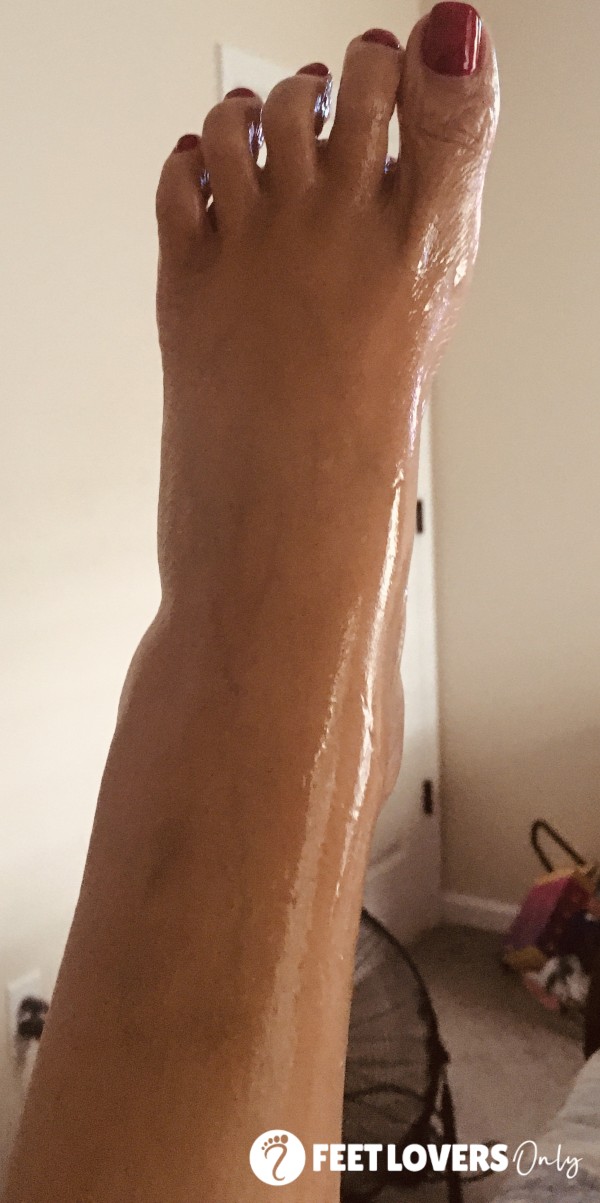 Oily Feet Red Toes