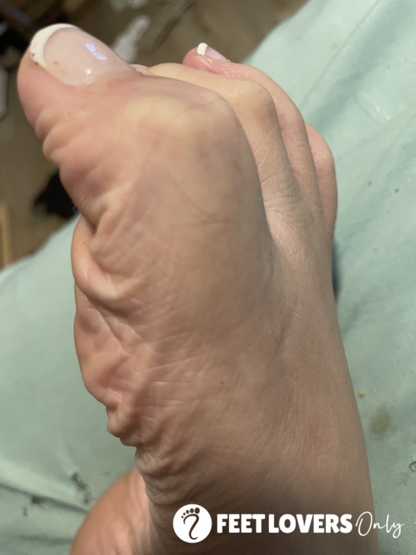 Oily Feet White Tip Toes