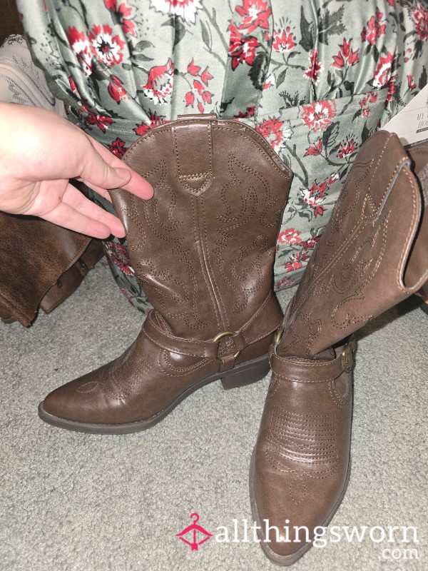 Old A** Useless Boots By Violet