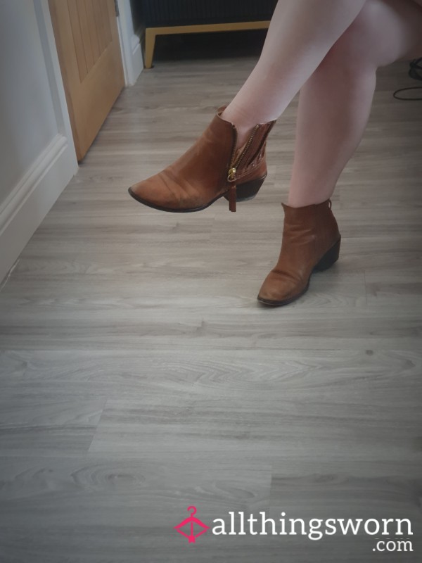 Old Brown Leather Ankel Boots