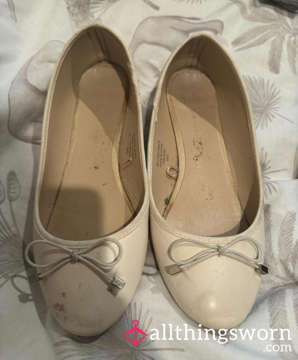 Old Cream Ballet Flats, Size 7
