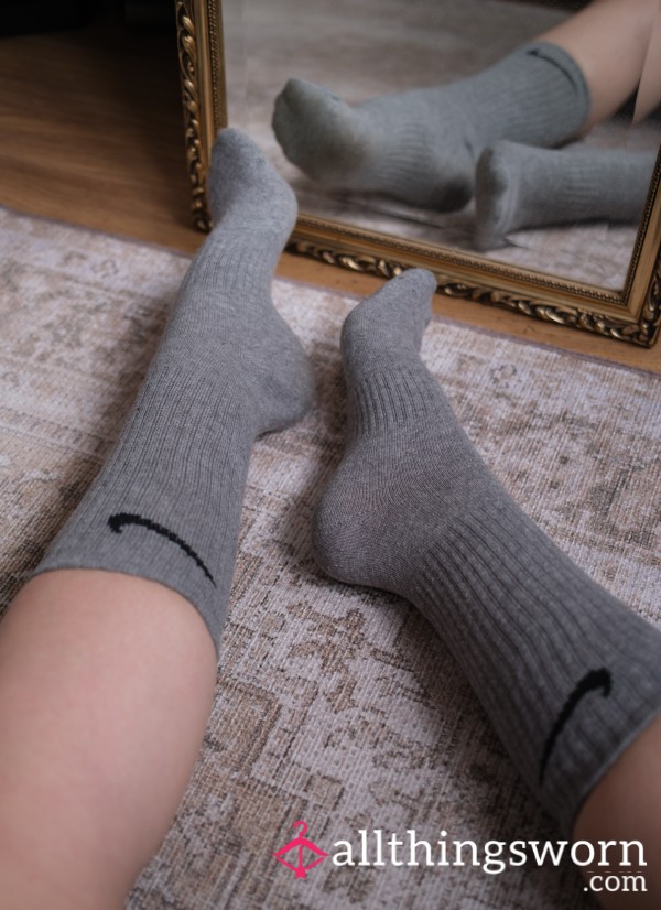 Old Grey Nike Socks, 48hr Wear + Pics 🩶