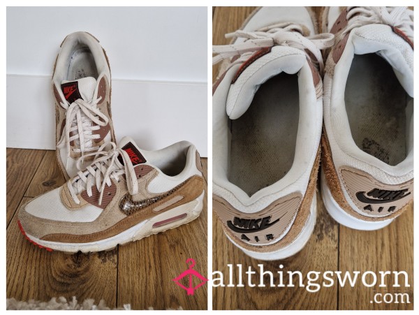 Old Gym Sneakers 🤎