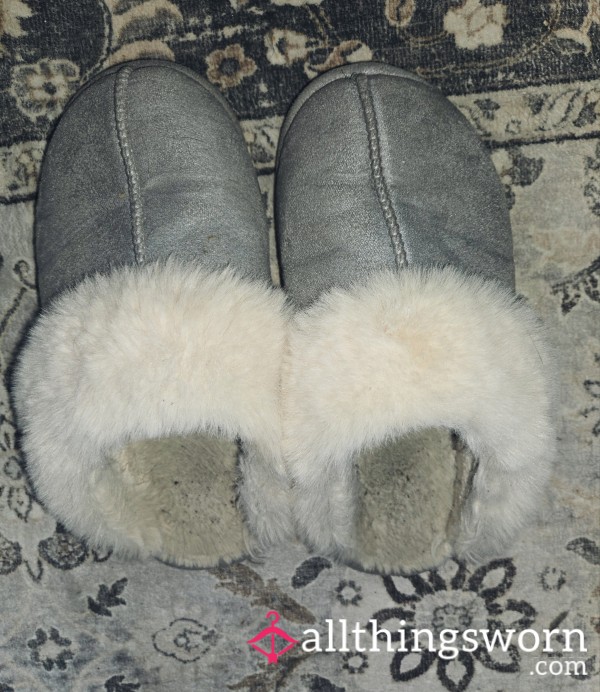 ☠️🤢 Old Nasty Fur Lined Slippers 🤢☠️