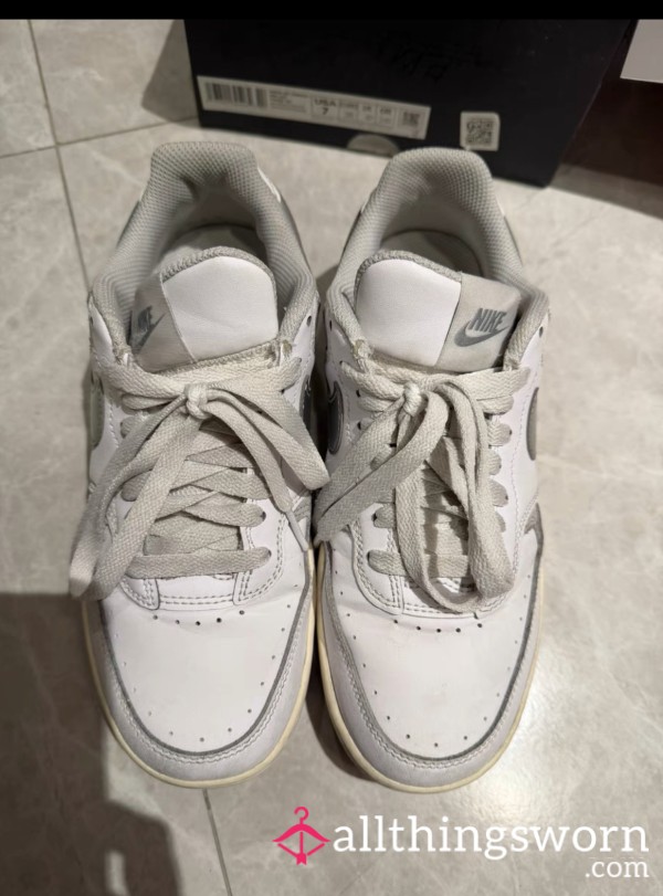 （Sold）Old Nike Sneakers