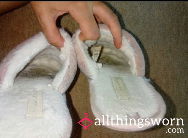 Old Pink Slippers Size 5/6 🔥🔥