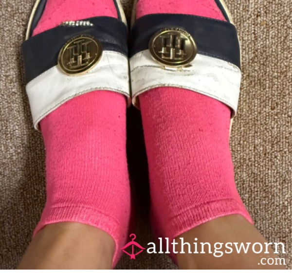 OLD SMELLY SOCKS WITH OLD FLIP FLOPS TOMMY HIFIGER