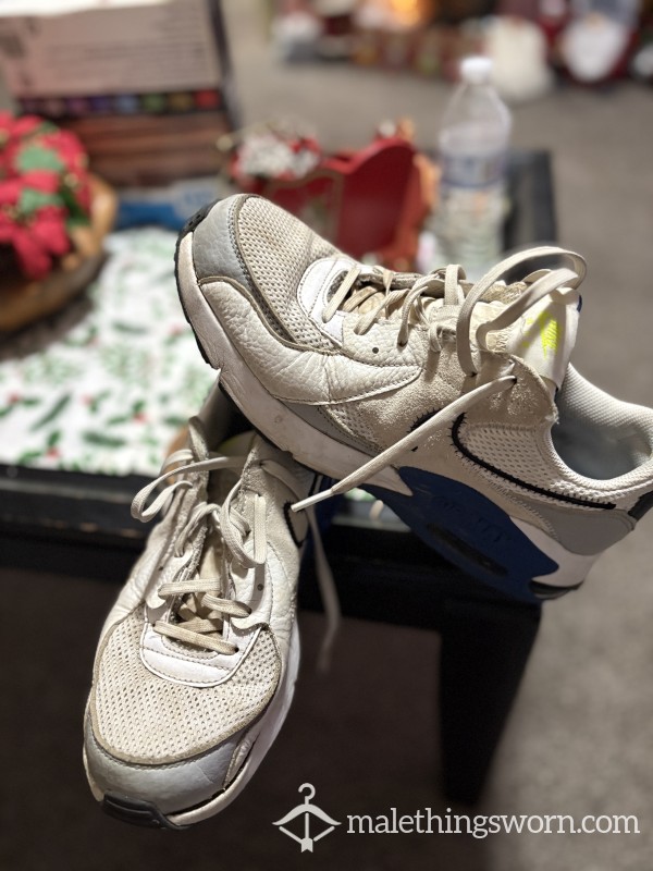 OLD STINKY NIKE AIR MAX GYM SHOES