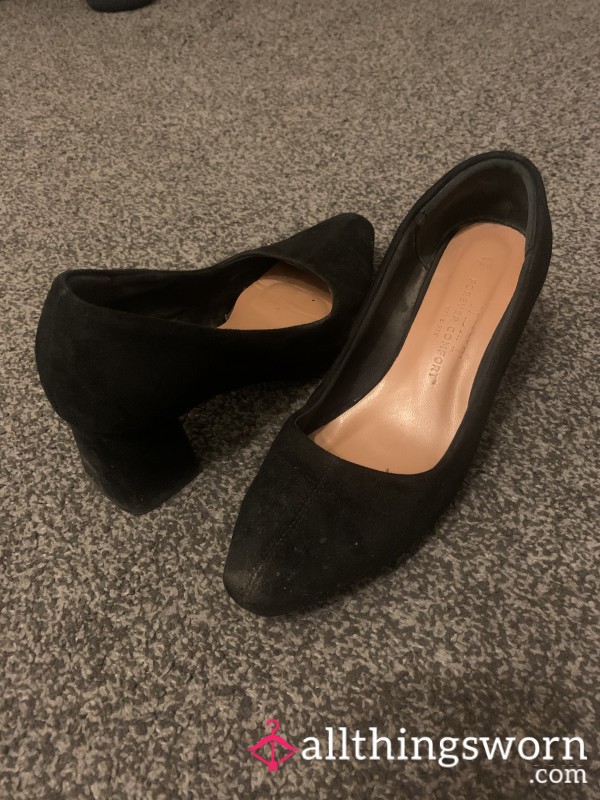 Old Well-worn Stinky Black Court Shoes With Block Heel (UK 4)