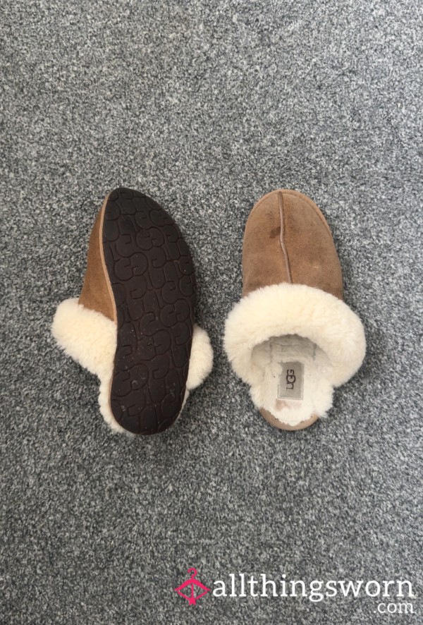 🤎 Old Well Worn Ugg Slippers 🤎
