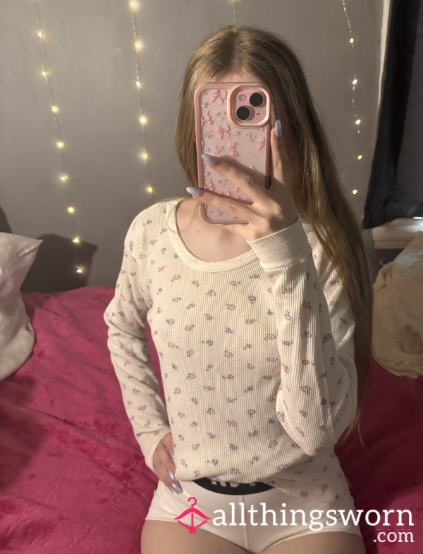 Old White Flor*l Long Sleeve