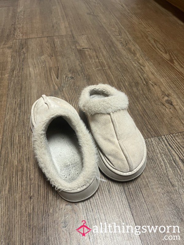 Old Worn House Slippers ✨ Free Shipping!
