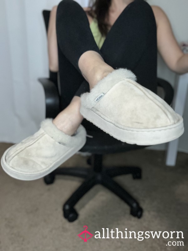 Old Worn House Slippers ✨ Free Shipping!