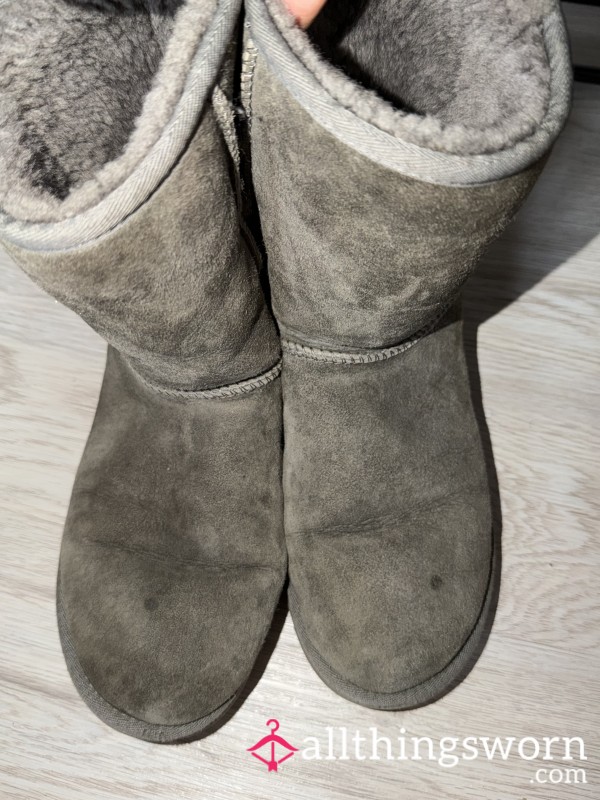 Old Worn Out Ugg Boots Size 7.5