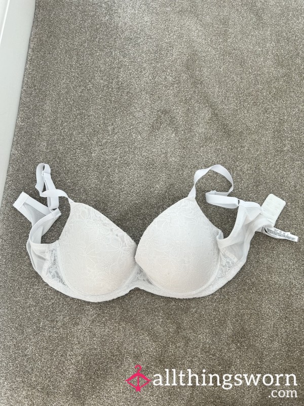 Old/well-worn White Lace Bra - 36DD