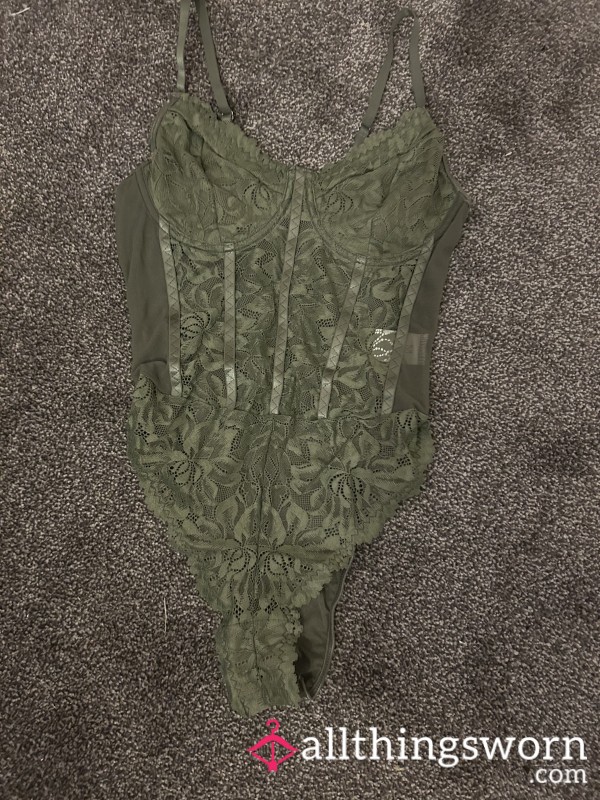 Olive Green Lace Bodysuit 💚 Size Medium 💋