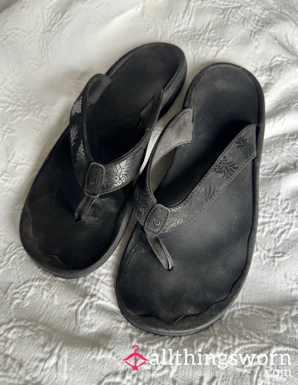 Olukai Flip Flips - Size 10 🍍🖤