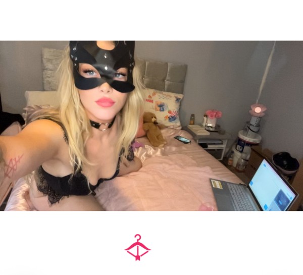 Omegle Stranger Gets Me Horny & I Get Off On My Di**o!