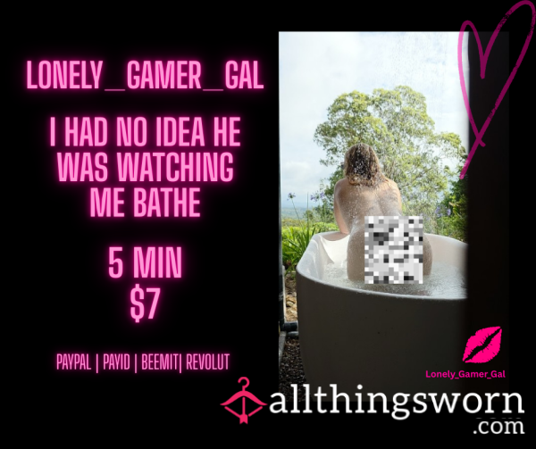 OMG I HAD NO IDEA THIS CREEP WAS WATCHING ME SHOWER OUTSIDE OVER LOOKING THE MOUNTAINS