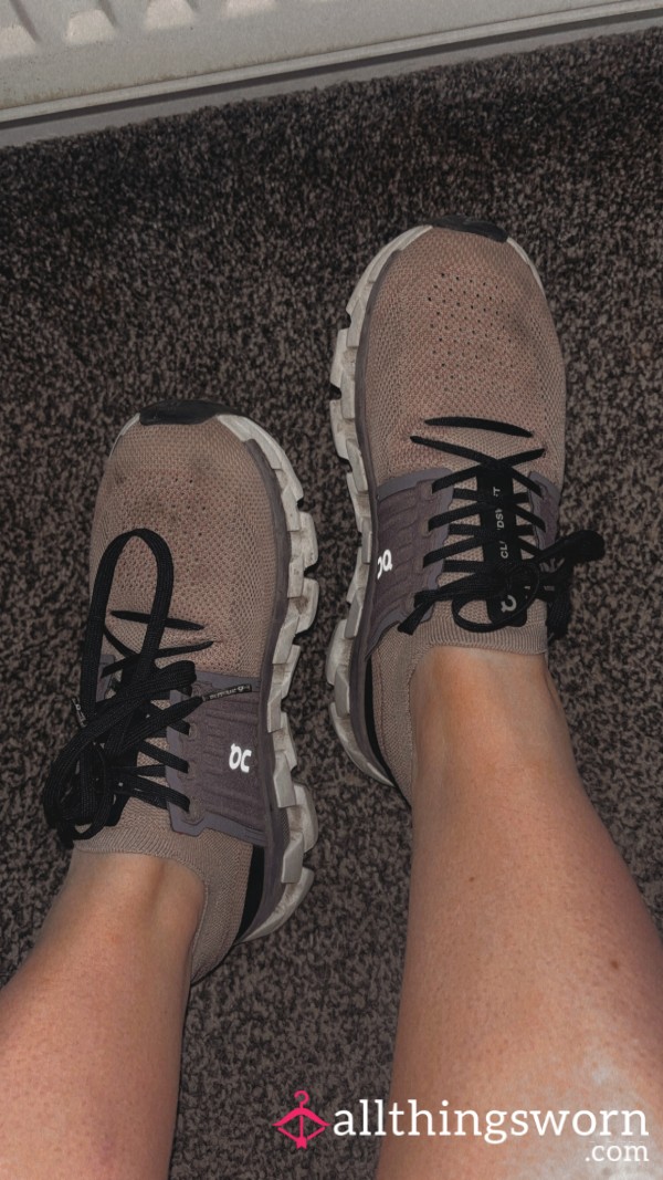 On Cloud Sneakers - EXTREMELY WELL WORN AND STINK🤮🤮
