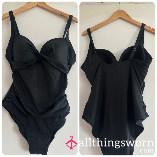 SOLD👙 One Piece Black Swimsuit 👙