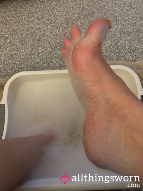 Only For You… My Feet In A Little Soak 💫🦶 Don’t Wait 😏💦”