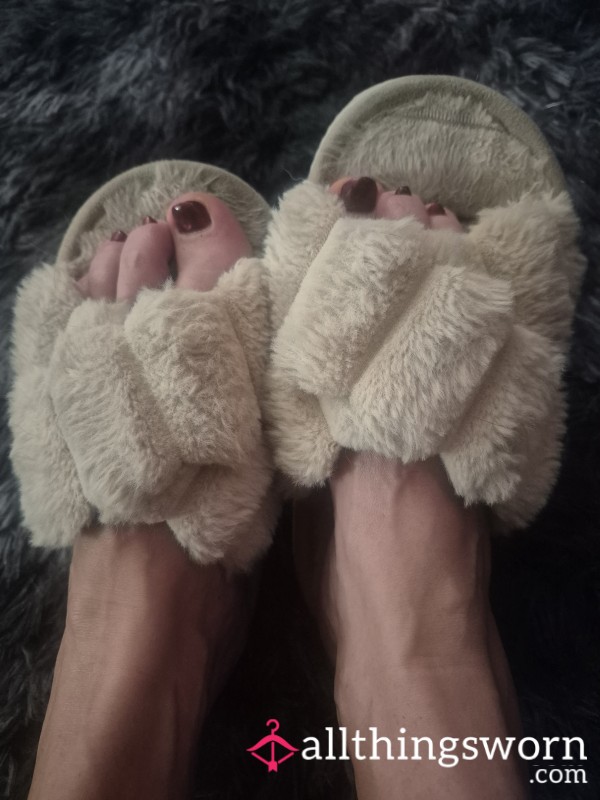 Open Toe Furry Slippers Worn Everywhere