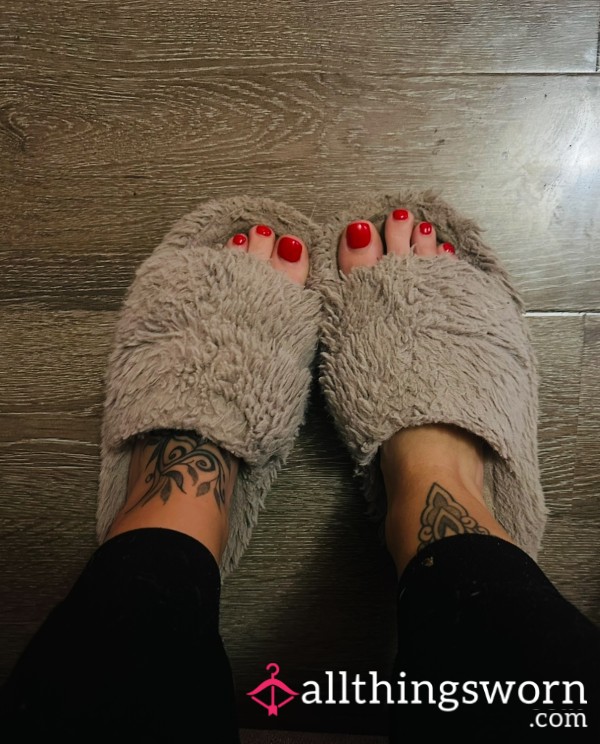 Open Toe Slippers Dirty And Stink