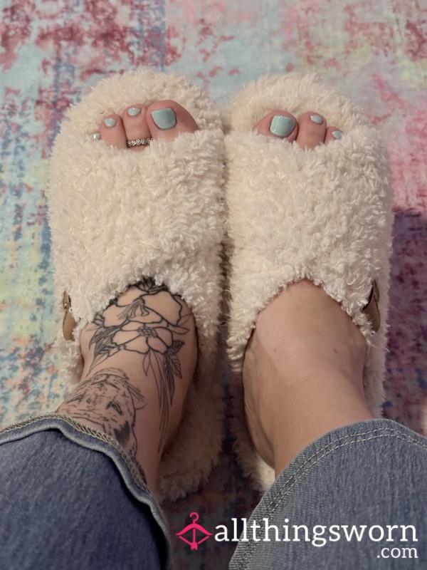 Open Toed White Slippers