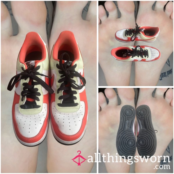 ꕤ ORANGE AND GREEN NIKE SNEAKERS ꕤ