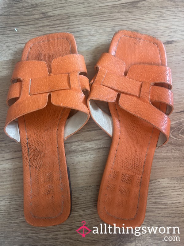 Orange Really Well Worn Sliders You Can Literally See How Worn Down & Dirty They Are 🍊
