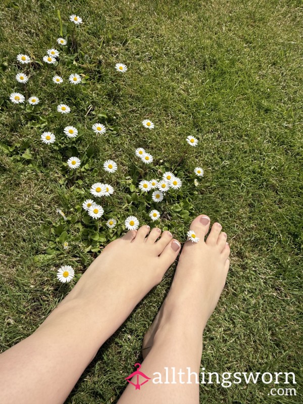 Out In The Sun ☀️👣