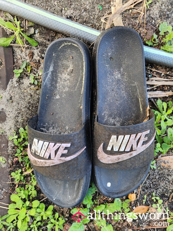 Outdoor Dirty Worn Gardening Black Nike Sandal Slides