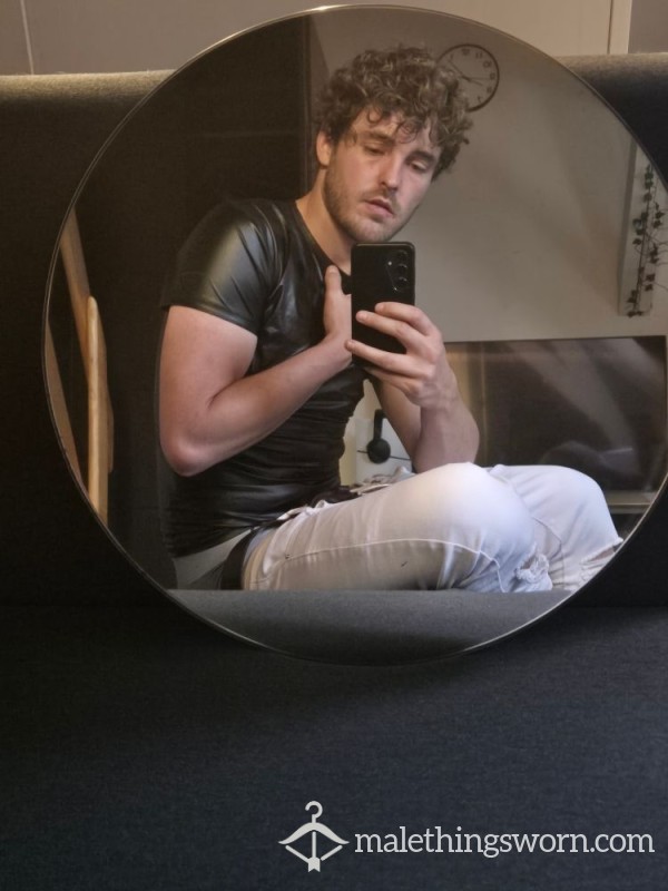 Outfit: Wet T-shirt + Slim Fit Ripped Jeans + Calvin Klein 30% Off