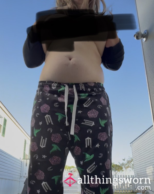 Outside Flash And Titty Bounce