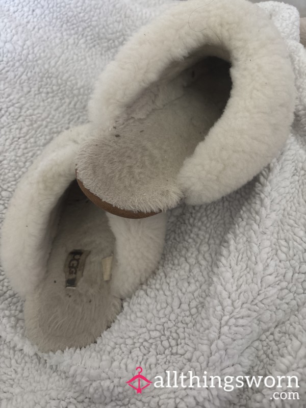 Over Worn Need To Get New Ones So Selling Smelly Slippers😜