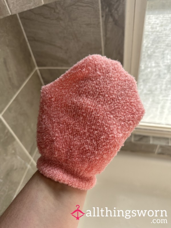 Overused Exfoliating Goddess Hand-mitt