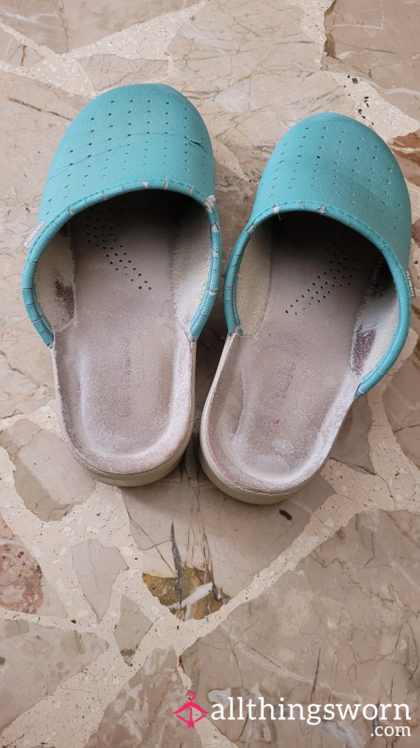 Pantofole Di 4 Anni, Rovinate E Macchiate