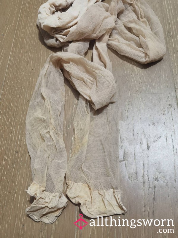 Pantyhose That Turned Yellow On The Soles After Gym Sessions