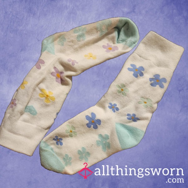 Pastel Daisy Daydream Socks – Sweet & Girly