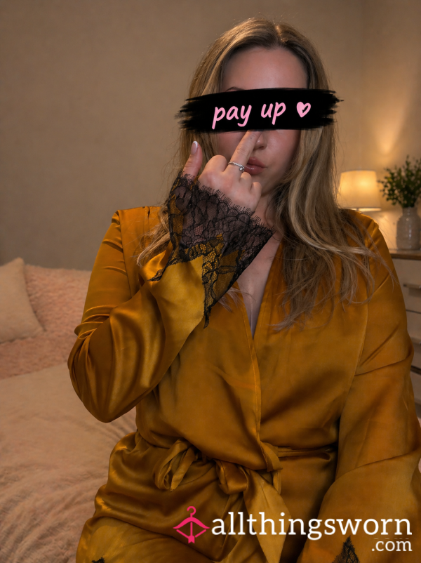 Pay Me To Flip You Off 🖕 Custom Pic/Video