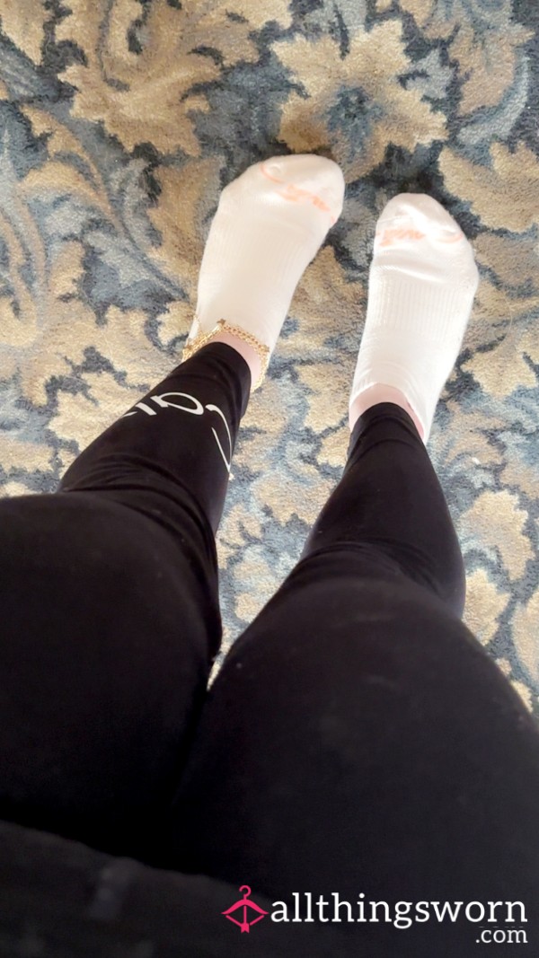 Peach Avita Socks 🩷