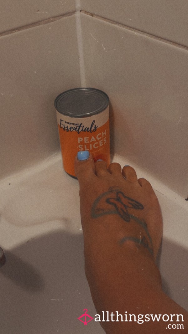 Peaches An Feet