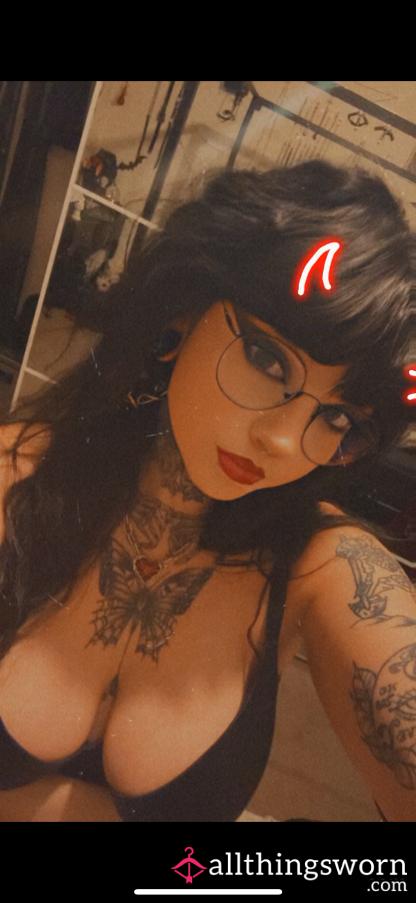 Peak Underneath The Clothes 🤭